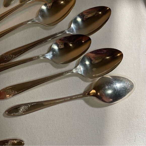 12 spoons Oneida Tudor Plate QUEEN BESS II Vintage 1946 Silver Plate - Picture 10 of 15